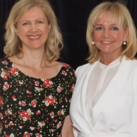mit Christa Kinshofer (re.)